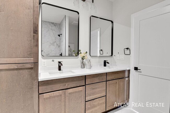 Building Photo - 6643 W 52nd Dr