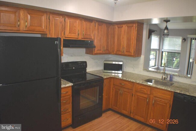 Building Photo - 32 Basswood Ct