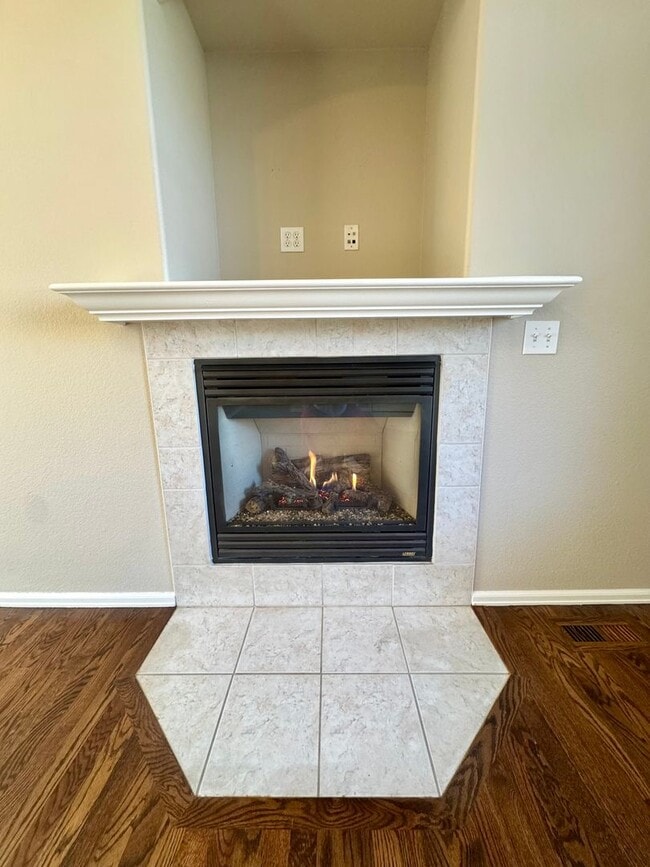 Building Photo - Beautiful home in with Stunning Mountain Views