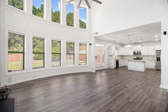 Building Photo - 726 Ivy Chase Loop