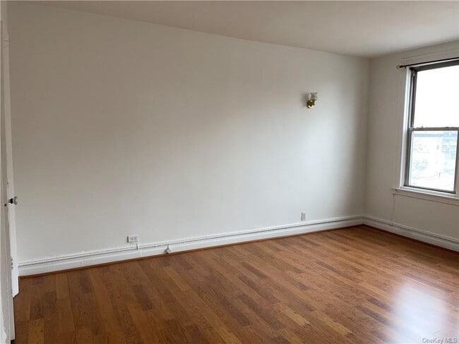 Building Photo - 1366 Clay Ave