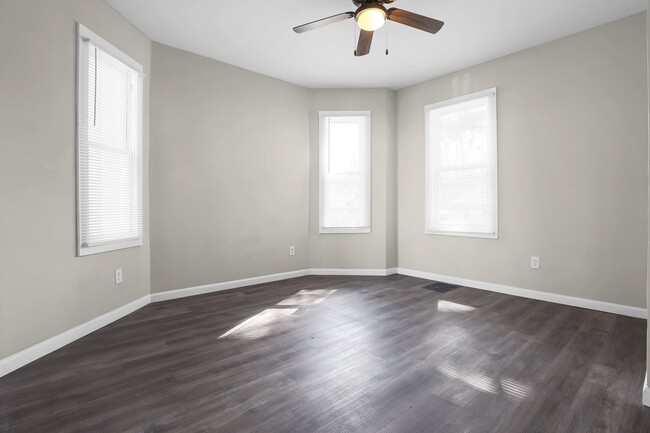 Building Photo - Updated 3 Bed Home