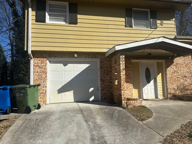 Building Photo - 2446 Susan Ln SW