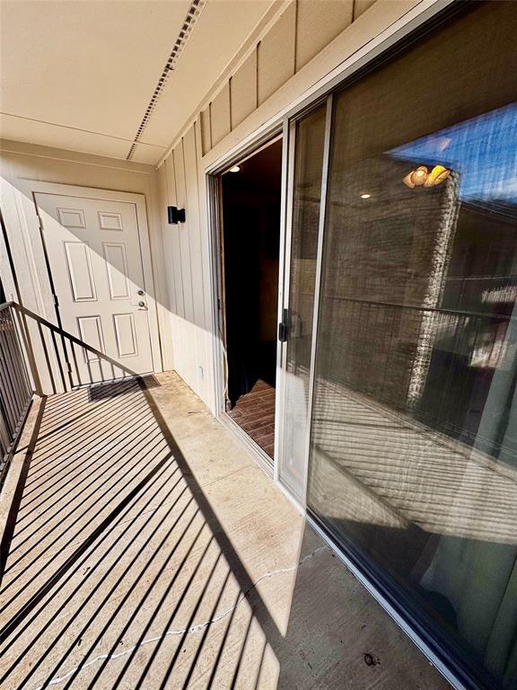 Building Photo - 500 E Riverside Dr