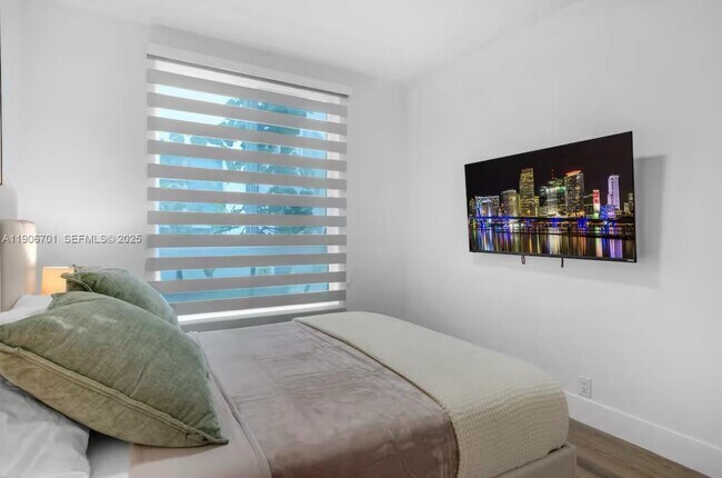 Building Photo - 1542 NW 2nd St