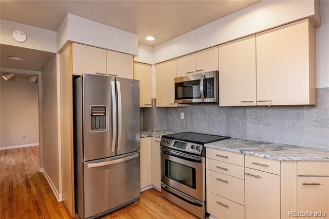 Building Photo - 541 Monroe St