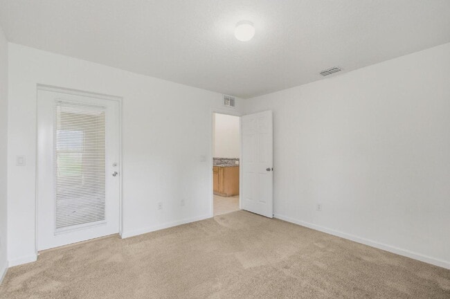 Building Photo - Quiet Cul De Sac location