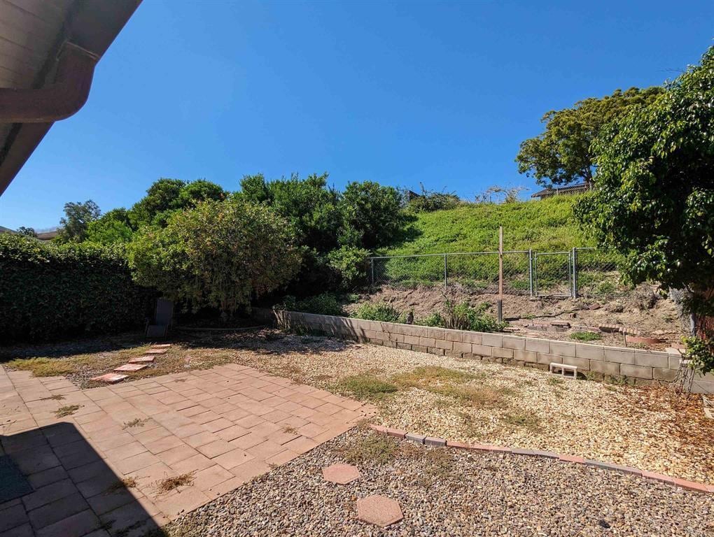 Building Photo - 4536 Beverly Glen Dr