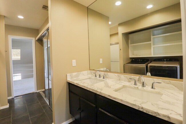 Building Photo - 1 Bed | 1.5 Bath Near Downtown Tulsa!