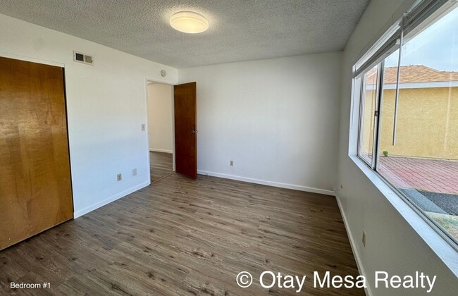 Building Photo - Spacious 3BR Home with Garden Beds & Pet-F...