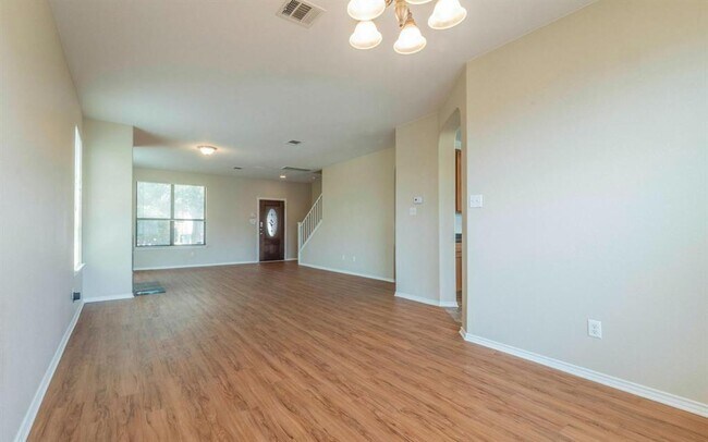 Building Photo - 1736 Bayland St