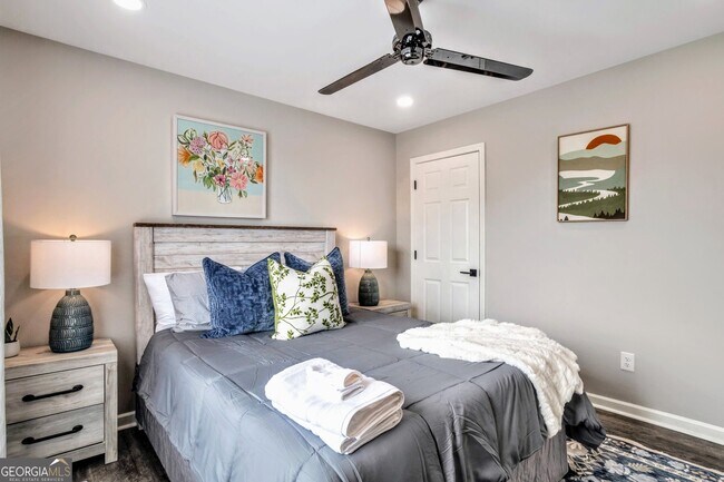 Building Photo - 8008 Clearview Cir