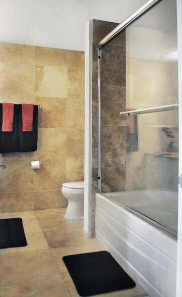 Guest Bath w/ Tub - 7137 E Rancho Vista Dr