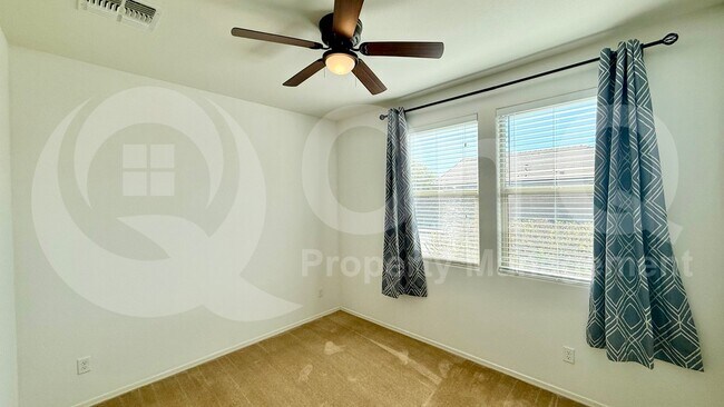 Building Photo - 5215 S 18th Pl