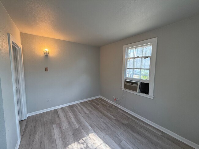 Building Photo - 3003 Venus St