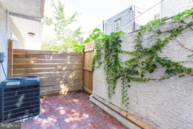 Building Photo - 2026 McClellan St