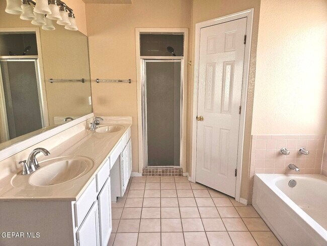 Building Photo - 1120 Coyote Ln
