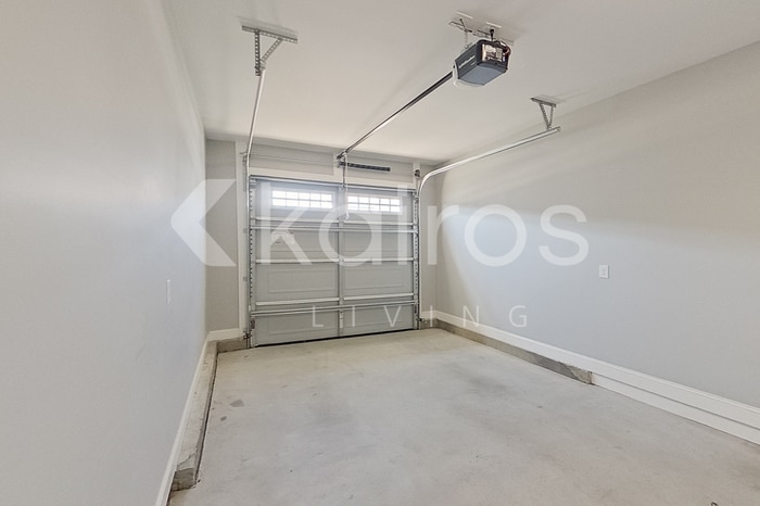 Building Photo - 3705 Oak Leaf Wy