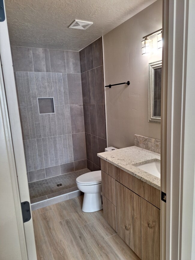 Building Photo - 702 Smith Ave