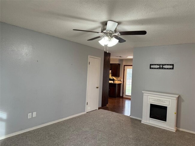 Building Photo - 13908 Jeffrey Dr