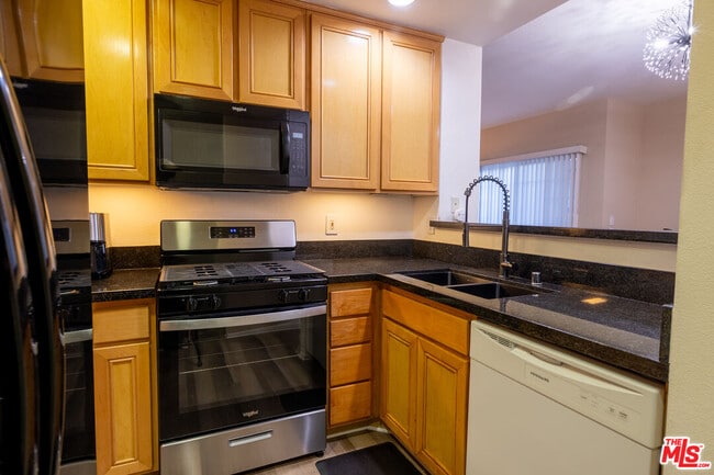 Building Photo - 4600 Don Lorenzo Dr