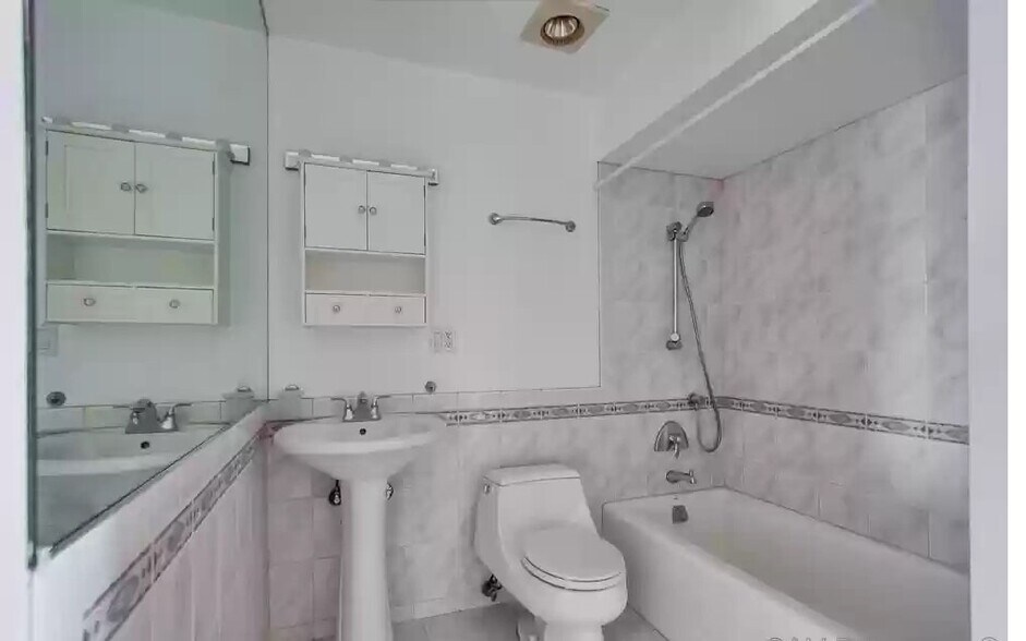 Building Photo - 837 Cowper St