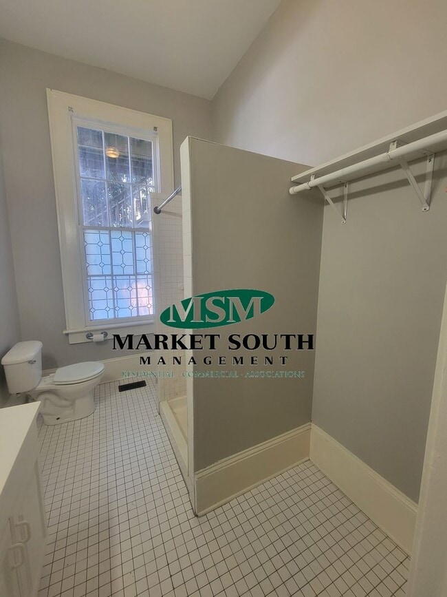 Building Photo - 308 E Waldburg St