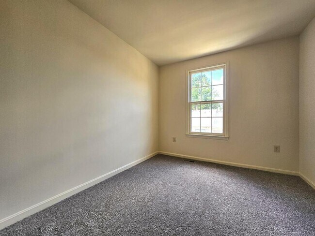 Building Photo - 4719 Gainsborough Dr