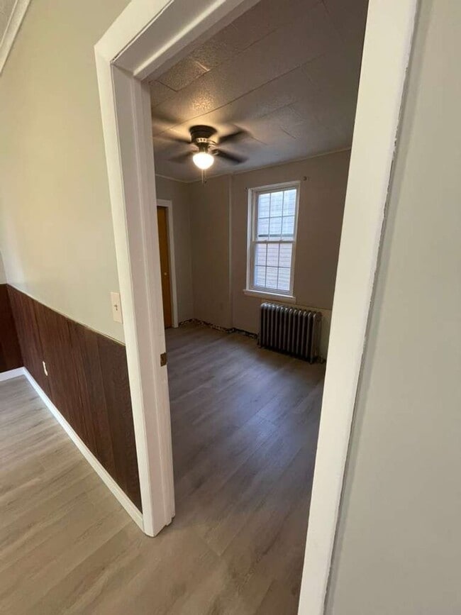 Building Photo - 1614