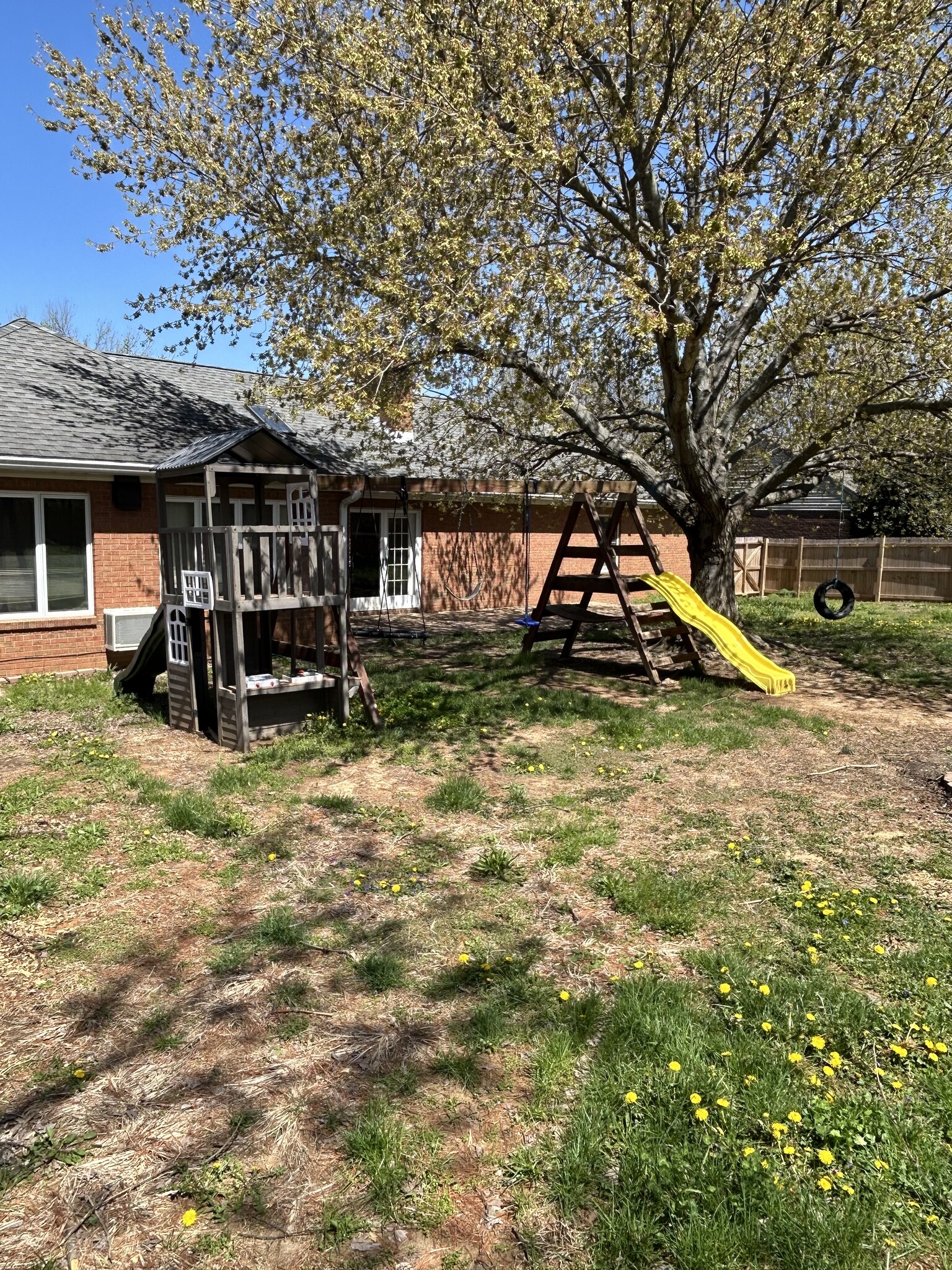 Building Photo - 10377 Chippewa Dr