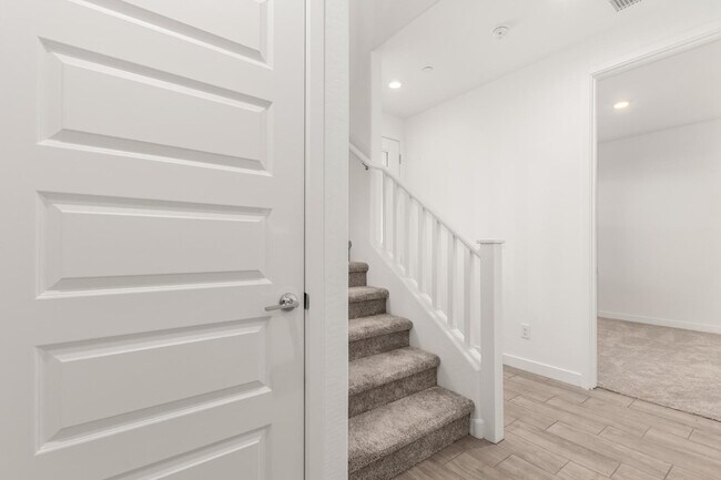 Building Photo - 4054 E Amoroso Dr