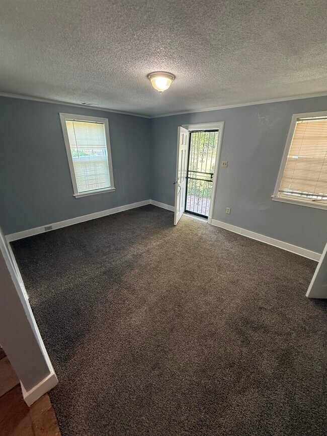 Building Photo - 635 S Prescott St