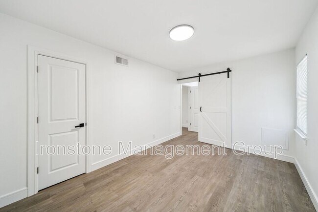 Building Photo - 3165 E 49th St