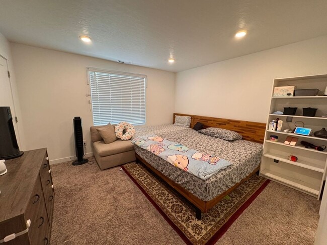 Building Photo - 3 Bedroom/2 Bathroom home in Saratoga Springs