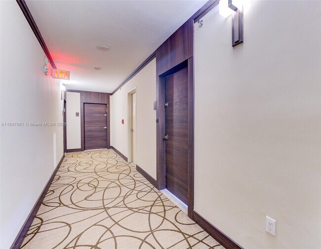 Building Photo - 20515 E Country Club Dr