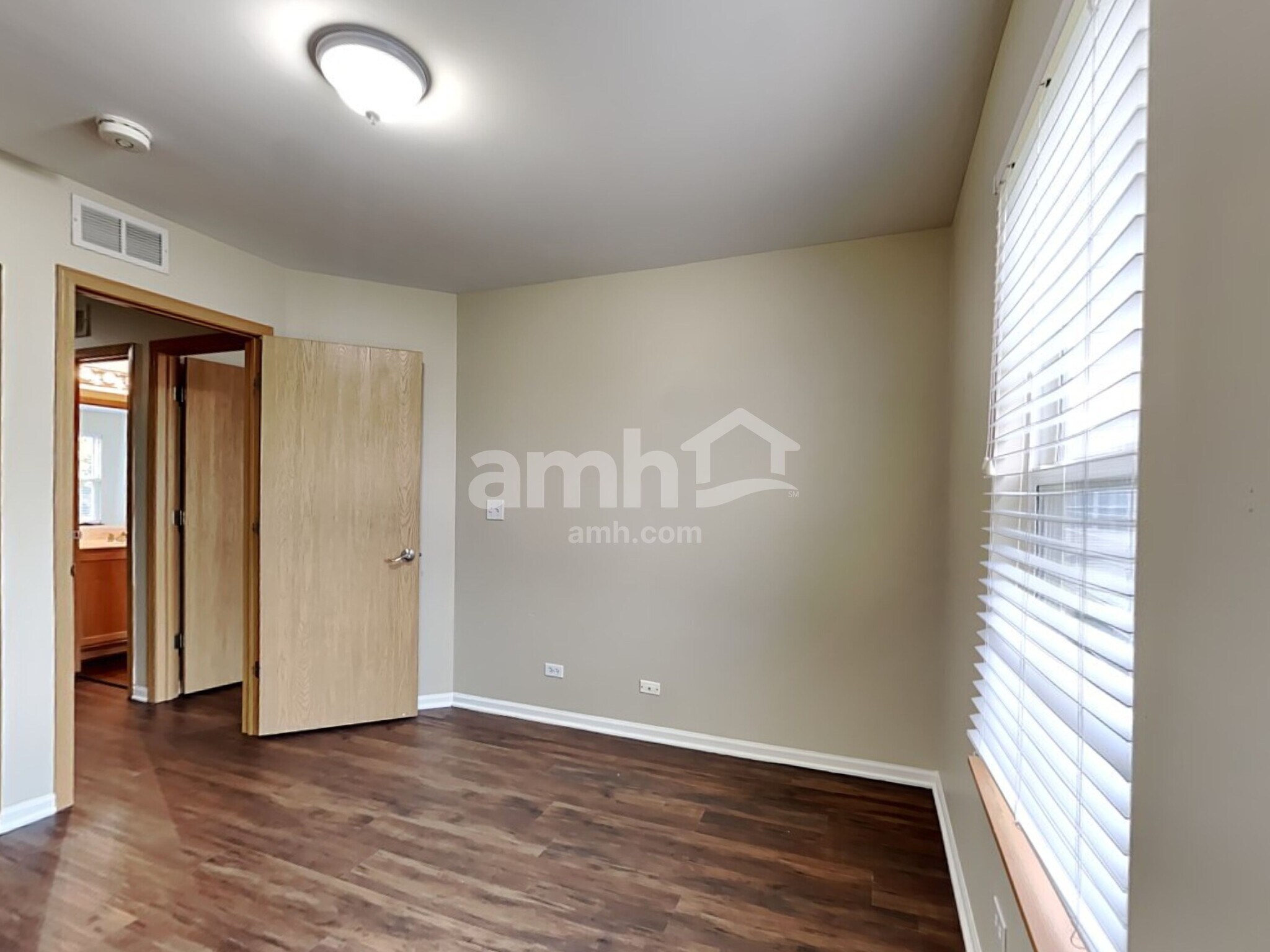 Building Photo - 240 Wedgewood Cir