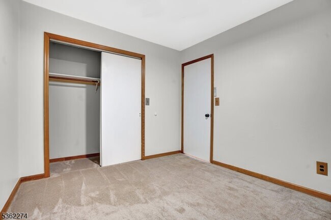 Building Photo - 6 Village Way