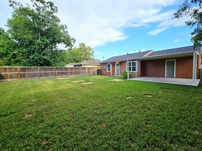 Building Photo - 1111 Belshire Rd