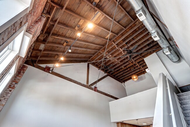 Building Photo - 2711 Welton St