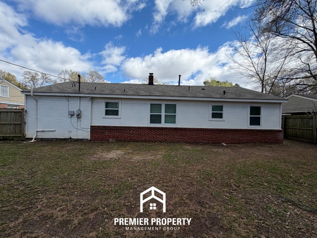Building Photo - Charming 3BR Home in 38117 | Hardwood Floors & Large Fenced Backyard