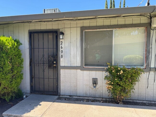 Building Photo - Two Bedroom Triplex with One Bathroom and ...