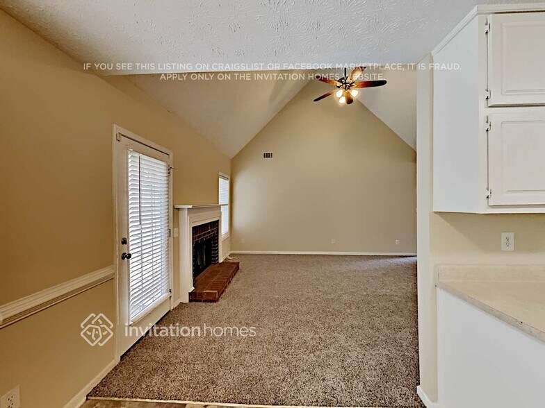 Building Photo - 400 Freedom Dr