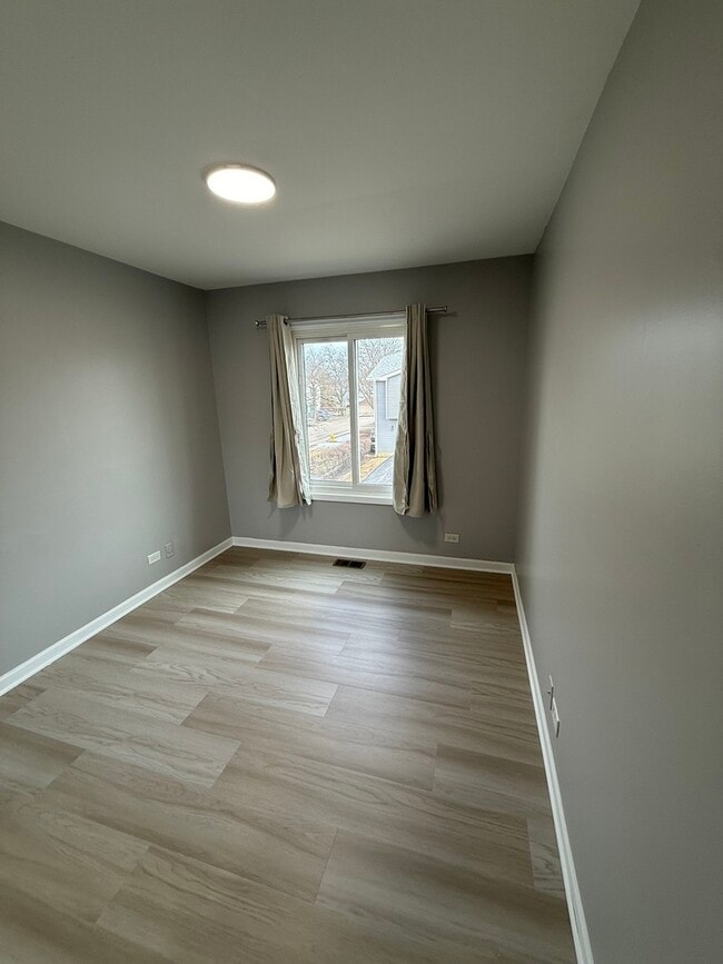 Building Photo - 1010 Hayes Ct