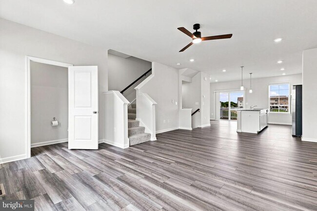 Building Photo - 417 Seeback Dr