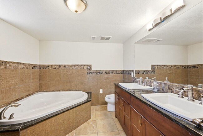 Building Photo - 5 bedroom, 3 1/2 bath, home with two master suites and 2 car garage.