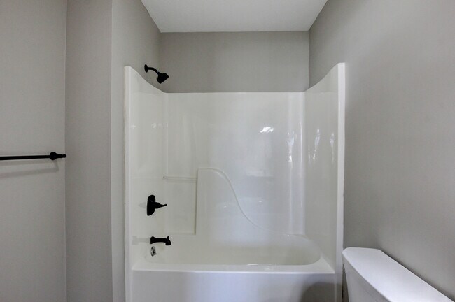 Building Photo - 51 Winding Oaks