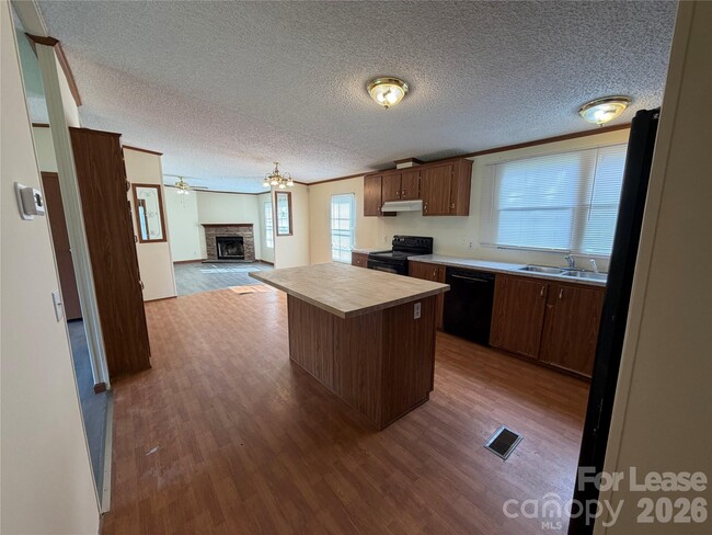 Building Photo - 7141 Lingerfelt Rd