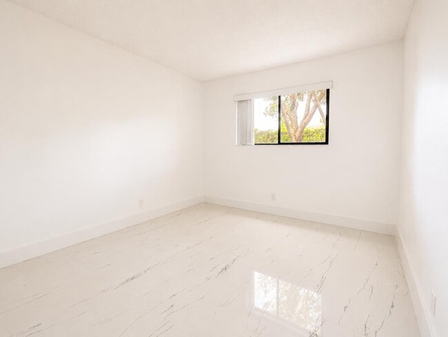Building Photo - 588 Trace Cir