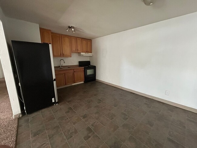 Building Photo - Affordable 3 bedroom 2 bath Apartment