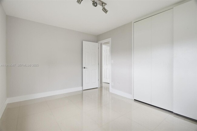 Building Photo - 5250 SW 96th Ave